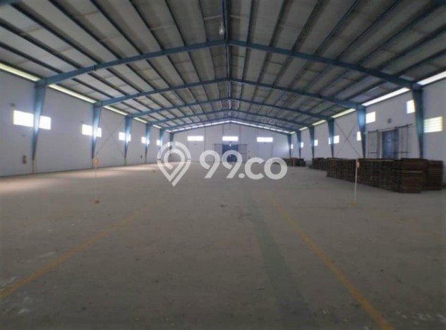 LOKASI PREMIUM! Gudang di Paiton, Luas 4621m², Pusat Bisnis LOKASI PREMIUM! Gudang di Paiton, Luas 4621m², Pusat Bisnis