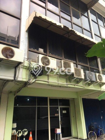 LOKASI BISNIS! Ruko For Rent Kawasan Genteng, Luas 150m², Area Utama LOKASI BISNIS! Ruko For Rent Kawasan Genteng, Luas 150m², Area Utama