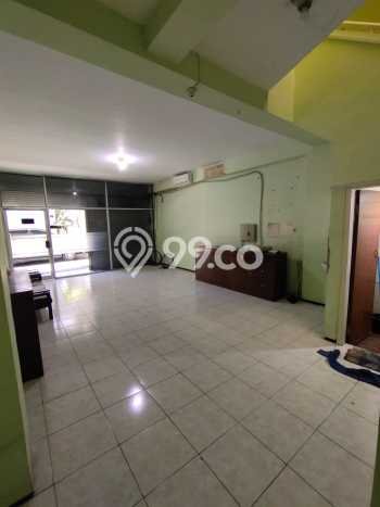 LOKASI BISNIS! Ruko For Rent Kawasan Genteng, Luas 150m², Area Utama LOKASI BISNIS! Ruko For Rent Kawasan Genteng, Luas 150m², Area Utama