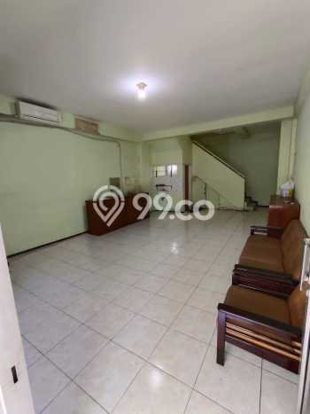 LOKASI BISNIS! Ruko For Rent Kawasan Genteng, Luas 150m², Area Utama LOKASI BISNIS! Ruko For Rent Kawasan Genteng, Luas 150m², Area Utama