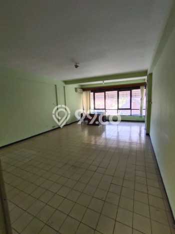 LOKASI BISNIS! Ruko For Rent Kawasan Genteng, Luas 150m², Area Utama LOKASI BISNIS! Ruko For Rent Kawasan Genteng, Luas 150m², Area Utama