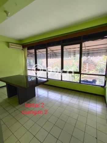 LOKASI BISNIS! Ruko For Rent Kawasan Genteng, Luas 150m², Area Utama LOKASI BISNIS! Ruko For Rent Kawasan Genteng, Luas 150m², Area Utama