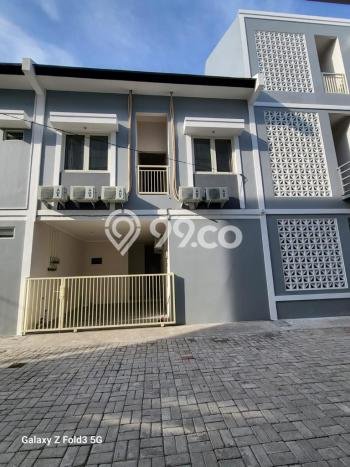 Rumah Strategis dengan Luas Tanah 59m² di Kawasan Gayungan, Surabaya Rumah Strategis dengan Luas Tanah 59m² di Kawasan Gayungan, Surabaya