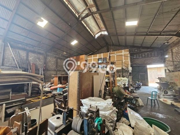 LOKASI TERBAIK! Gudang Kawasan Rungkut, Luas 400m², Area Komersial LOKASI TERBAIK! Gudang Kawasan Rungkut, Luas 400m², Area Komersial
