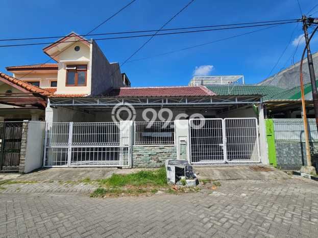 FEATURED! Rumah Asri di Rungkut, LT 180m² Bangunan 150m² FEATURED! Rumah Asri di Rungkut, LT 180m² Bangunan 150m²