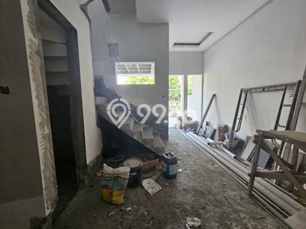 Jual Rumah Bagus Siap Huni LB 74m2 di Tenggilis Mejoyo, Surabaya Jual Rumah Bagus Siap Huni LB 74m2 di Tenggilis Mejoyo, Surabaya