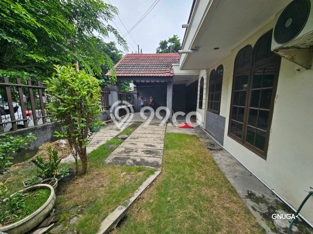 Rumah Mewah LB 250m2 Siap Pakai Desain Elegan di Kertajaya, Surabaya Rumah Mewah LB 250m2 Siap Pakai Desain Elegan di Kertajaya, Surabaya