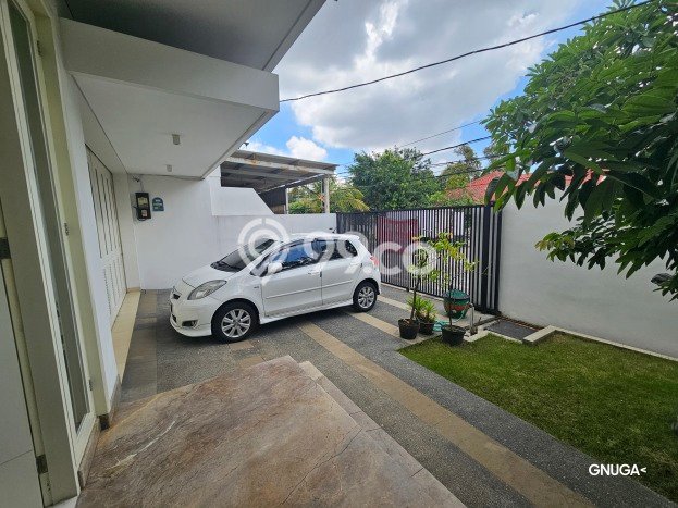 Hunian Elit LB 550m2 Siap Huni Desain Elegan di Jemursari, Surabaya Hunian Elit LB 550m2 Siap Huni Desain Elegan di Jemursari, Surabaya