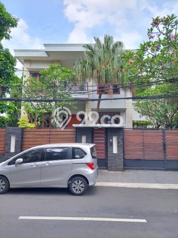 Rumah Eksklusif Siap Huni LT 717m2 di Menteng, Jakarta Pusat Rumah Eksklusif Siap Huni LT 717m2 di Menteng, Jakarta Pusat