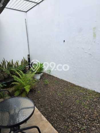 Rumah Eksklusif Siap Huni LT 300m2 di Cinere, Depok Rumah Eksklusif Siap Huni LT 300m2 di Cinere, Depok