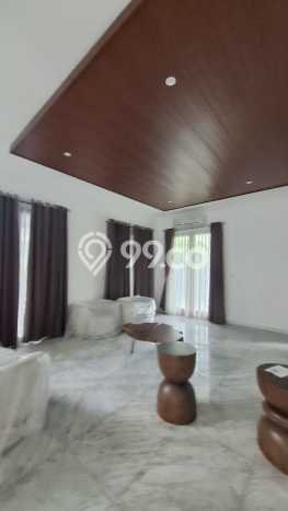 Hunian Modern dengan LT 450m2 & LB 650m2 Dikontrakkan di Mega Kuningan Hunian Modern dengan LT 450m2 & LB 650m2 Dikontrakkan di Mega Kuningan