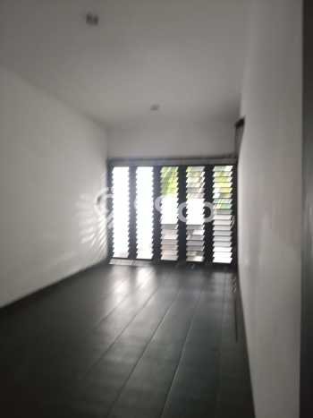 Lokasi strategis! Rumah siap huni disewakan di Kebayoran Baru LB 200m2 Lokasi strategis! Rumah siap huni disewakan di Kebayoran Baru LB 200m2