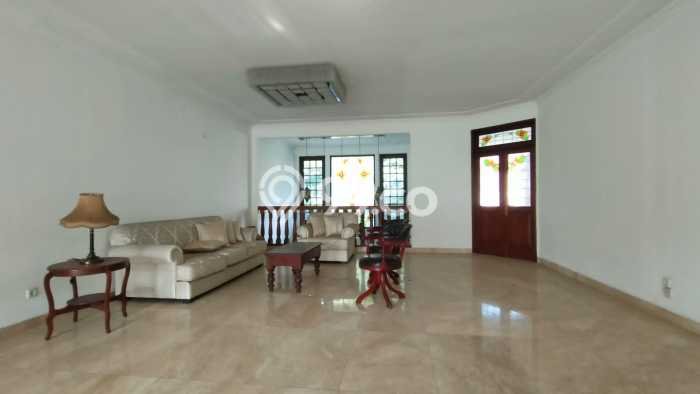 Rumah Mewah Siap Huni LT 443m2 di Cinere, Depok Rumah Mewah Siap Huni LT 443m2 di Cinere, Depok