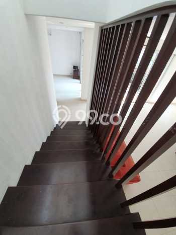 For Sale! Luxury House LT 200m2 Desain Modern di Lebak Bulus For Sale! Luxury House LT 200m2 Desain Modern di Lebak Bulus