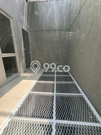 Ready to Use! Luxury House LT 105m2 Desain Modern di Lebak Bulus Ready to Use! Luxury House LT 105m2 Desain Modern di Lebak Bulus