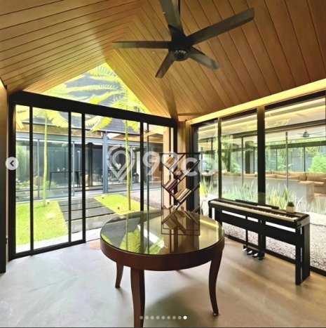 Rumah Eksklusif Siap Huni LT 700m2 di Kebayoran Baru, Jakarta Selatan Rumah Eksklusif Siap Huni LT 700m2 di Kebayoran Baru, Jakarta Selatan