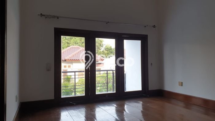 Dijual Rumah Premium dengan Fasilitas Sekitar Lengkap di Cinere, Depok Dijual Rumah Premium dengan Fasilitas Sekitar Lengkap di Cinere, Depok
