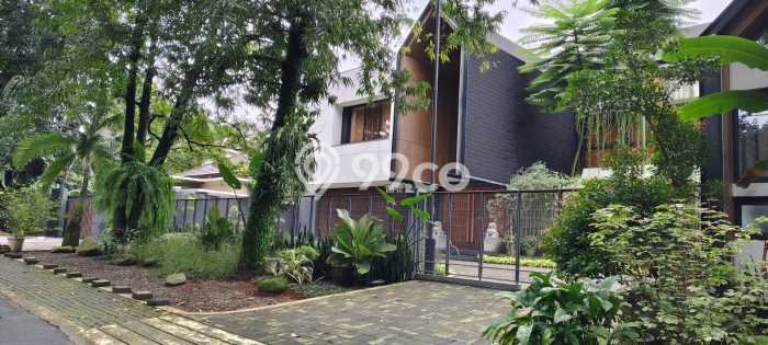 Rumah Eksklusif Siap Huni LT 700m2 di Kebayoran Baru, Jakarta Selatan Rumah Eksklusif Siap Huni LT 700m2 di Kebayoran Baru, Jakarta Selatan