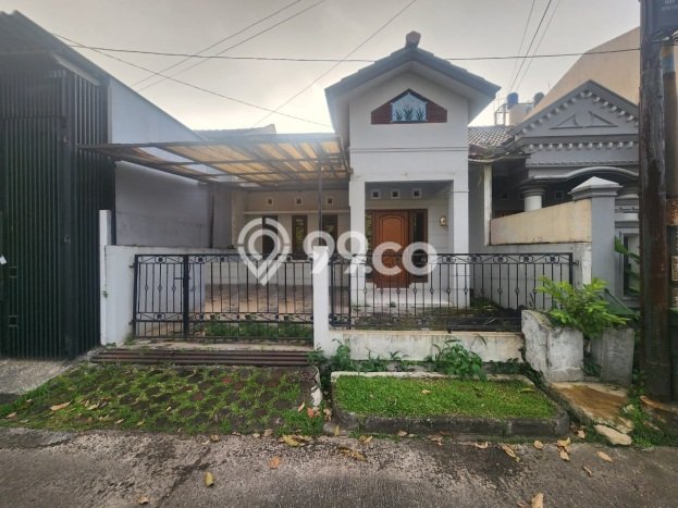 Dijual Rumah Eksklusif 2 KT di Taman Holis Indah, Bandung Dijual Rumah Eksklusif 2 KT di Taman Holis Indah, Bandung