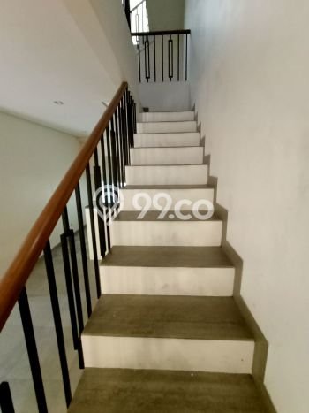 Disewakan! Rumah 4 Kamar Tidur &
4 Kamar Mandi di Cikutra, Bandung Disewakan! Rumah 4 Kamar Tidur &
4 Kamar Mandi di Cikutra, Bandung