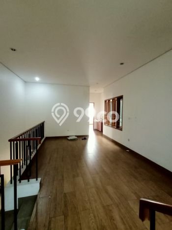 Disewakan! Rumah 4 Kamar Tidur &
4 Kamar Mandi di Cikutra, Bandung Disewakan! Rumah 4 Kamar Tidur &
4 Kamar Mandi di Cikutra, Bandung