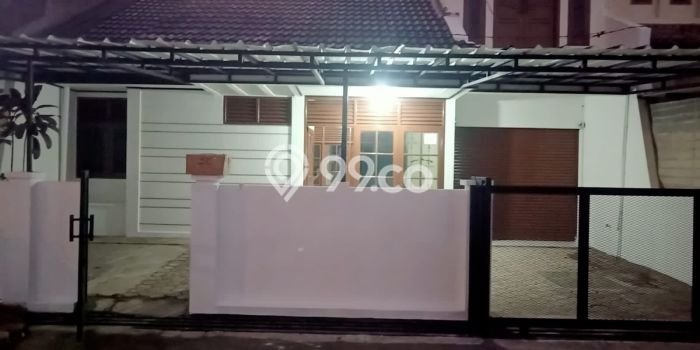 Rumah di Gatot Subroto, Dekat Pusat Kota, 4 KT, Luas 135m² LB 170m² Rumah di Gatot Subroto, Dekat Pusat Kota, 4 KT, Luas 135m² LB 170m²