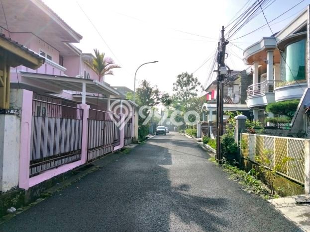 Rumah sewa siap pakai 5 Kamar Tidur di Cikutra, Bandung Rumah sewa siap pakai 5 Kamar Tidur di Cikutra, Bandung