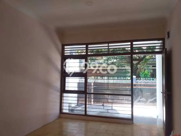Disewakan! Rumah 4 Kamar Tidur &
2 Kamar Mandi di Supratman, Bandung Disewakan! Rumah 4 Kamar Tidur &
2 Kamar Mandi di Supratman, Bandung
