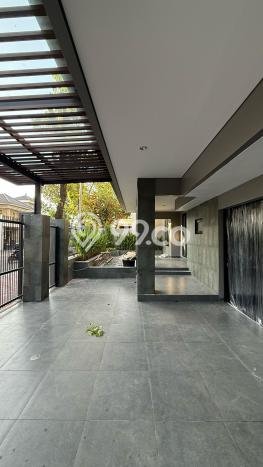 Ready to Use! Luxury House LT 300m2 Desain Modern di BSD Ready to Use! Luxury House LT 300m2 Desain Modern di BSD