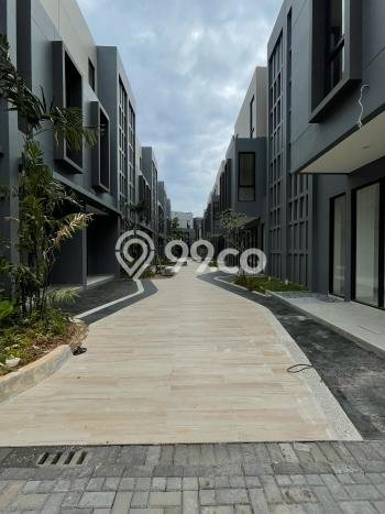 For Sale! Luxury House LT 90m2 Desain Modern di BSD For Sale! Luxury House LT 90m2 Desain Modern di BSD
