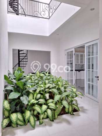 Rumah Elit Modern Tanpa Renovasi di BSD Tangerang Rumah Elit Modern Tanpa Renovasi di BSD Tangerang
