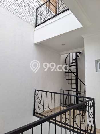 Rumah Elit Modern Tanpa Renovasi di BSD Tangerang Rumah Elit Modern Tanpa Renovasi di BSD Tangerang