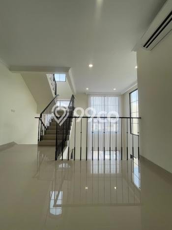 Jual Rumah Luas Elegan Dengan View Cantik di Gading Serpong, Tangerang Jual Rumah Luas Elegan Dengan View Cantik di Gading Serpong, Tangerang