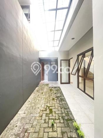 Ready to Use! Premium House LT 120m2 Desain Elegan di BSD Ready to Use! Premium House LT 120m2 Desain Elegan di BSD