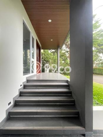 Rumah Mewah Akses Mudah di Tangerang Semi Furnished Rumah Mewah Akses Mudah di Tangerang Semi Furnished