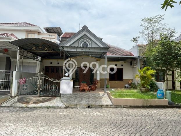 Dijual Rumah Premium dengan Fasilitas Sekitar Komplit di Banyumanik, Semarang Dijual Rumah Premium dengan Fasilitas Sekitar Komplit di Banyumanik, Semarang