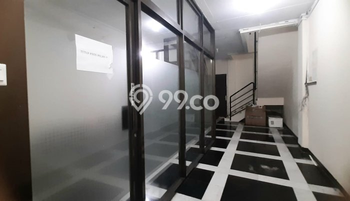 Ruko Area Komersial Kawasan Semarang Tengah, Luas 300m2m², Jalan Raya Ruko Area Komersial Kawasan Semarang Tengah, Luas 300m2m², Jalan Raya