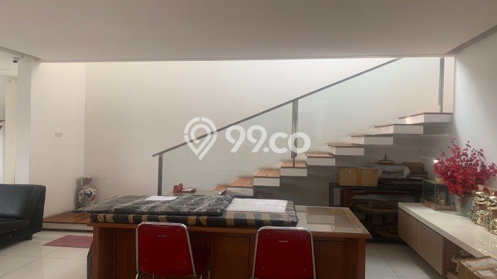 Rumah di Semarang Selatan, Dekat Fasilitas, 4 KT, LT 347m² Bangunan 700m² Rumah di Semarang Selatan, Dekat Fasilitas, 4 KT, LT 347m² Bangunan 700m²