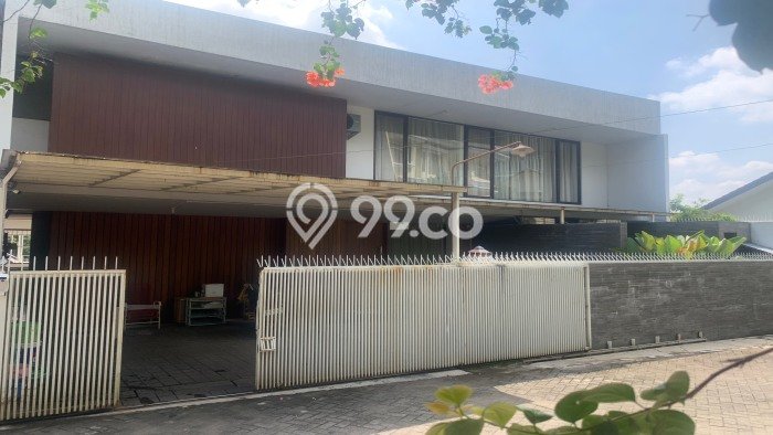 Rumah di Semarang Selatan, Dekat Fasilitas, 4 KT, LT 347m² Bangunan 700m² Rumah di Semarang Selatan, Dekat Fasilitas, 4 KT, LT 347m² Bangunan 700m²