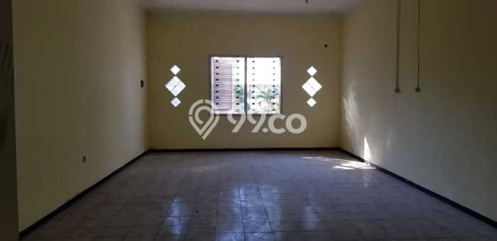 LOKASI BISNIS! Ruko For Rent di Laweyan, Luas 150m², Jalan Utama LOKASI BISNIS! Ruko For Rent di Laweyan, Luas 150m², Jalan Utama