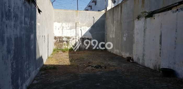LOKASI BISNIS! Ruko For Rent di Laweyan, Luas 150m², Jalan Utama LOKASI BISNIS! Ruko For Rent di Laweyan, Luas 150m², Jalan Utama