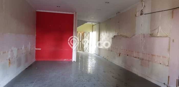 LOKASI BISNIS! Ruko For Rent di Laweyan, Luas 150m², Jalan Utama LOKASI BISNIS! Ruko For Rent di Laweyan, Luas 150m², Jalan Utama