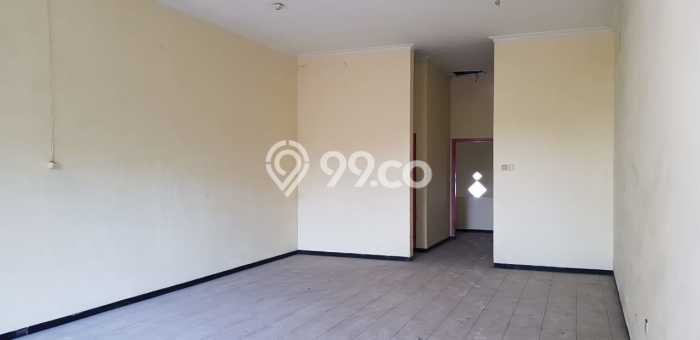 LOKASI BISNIS! Ruko For Rent di Laweyan, Luas 150m², Jalan Utama LOKASI BISNIS! Ruko For Rent di Laweyan, Luas 150m², Jalan Utama