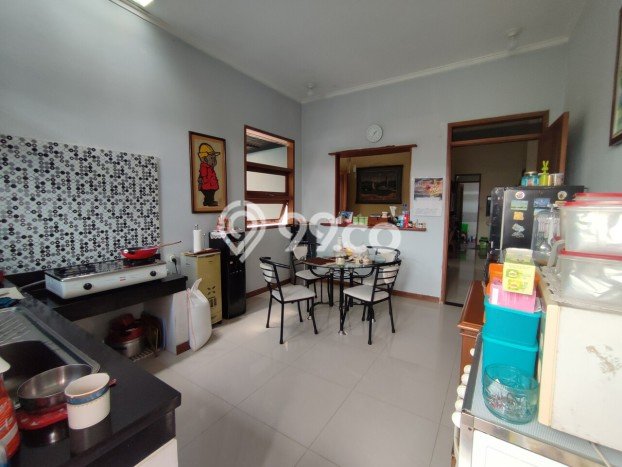 Rumah Lingkungan Nyaman di Coblong, Bandung, Luas 300m2m² LB 135m2m² Rumah Lingkungan Nyaman di Coblong, Bandung, Luas 300m2m² LB 135m2m²