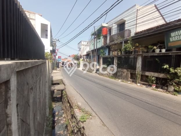 Rumah di , Luas 275m2m², LB 195m2m² Rumah di , Luas 275m2m², LB 195m2m²