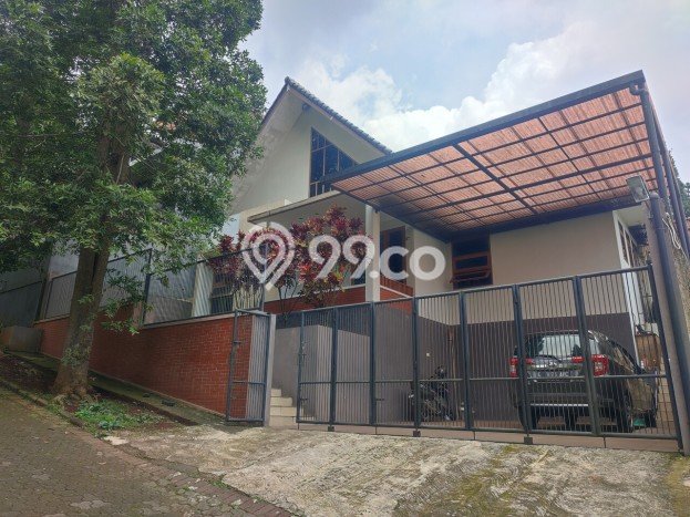 Rumah Lingkungan Nyaman di Coblong, Bandung, Luas 300m2m² LB 135m2m² Rumah Lingkungan Nyaman di Coblong, Bandung, Luas 300m2m² LB 135m2m²