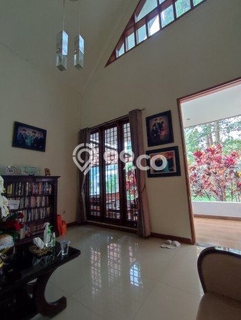 Rumah Lingkungan Nyaman di Coblong, Bandung, Luas 300m2m² LB 135m2m² Rumah Lingkungan Nyaman di Coblong, Bandung, Luas 300m2m² LB 135m2m²