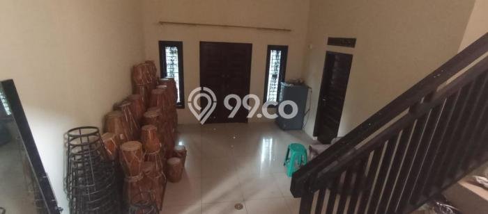 Rumah di , Luas 275m2m², LB 195m2m² Rumah di , Luas 275m2m², LB 195m2m²