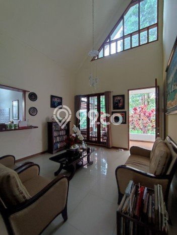 Rumah Lingkungan Nyaman di Coblong, Bandung, Luas 300m2m² LB 135m2m² Rumah Lingkungan Nyaman di Coblong, Bandung, Luas 300m2m² LB 135m2m²