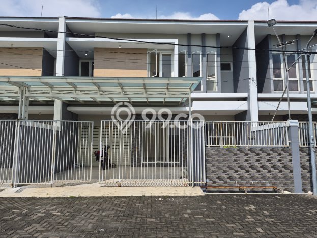 Lokasi strategis! Rumah siap huni disewakan di Dukuh Pakis LB 275m2 Lokasi strategis! Rumah siap huni disewakan di Dukuh Pakis LB 275m2